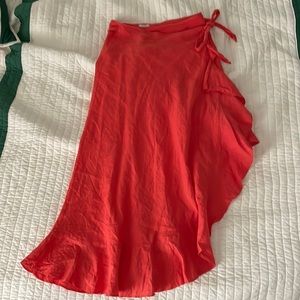 100% linen coral wrap skirt from Miguelina. In great condition